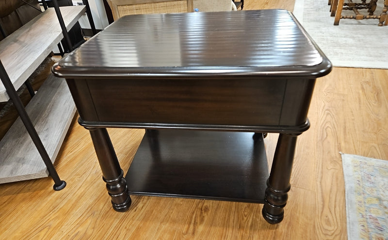 Hooker Furniture Side Table in Mahogany