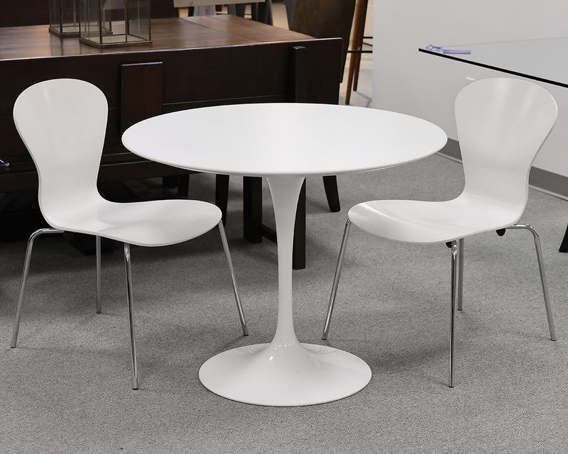 Knoll Eero Saarinen Tulip Table & Pair of Sprite Stacking Chairs in White