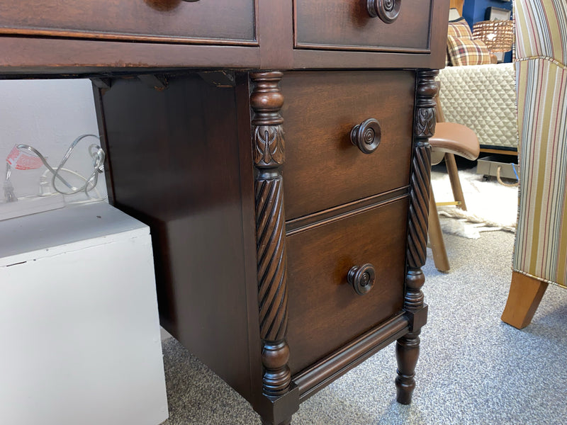 Kindel Mahogany 7 Drawer Desk with Turned Columns & Woodknobs