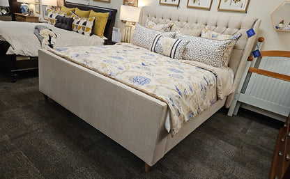 Diamond Pattern Tufted Upholstered King Bed