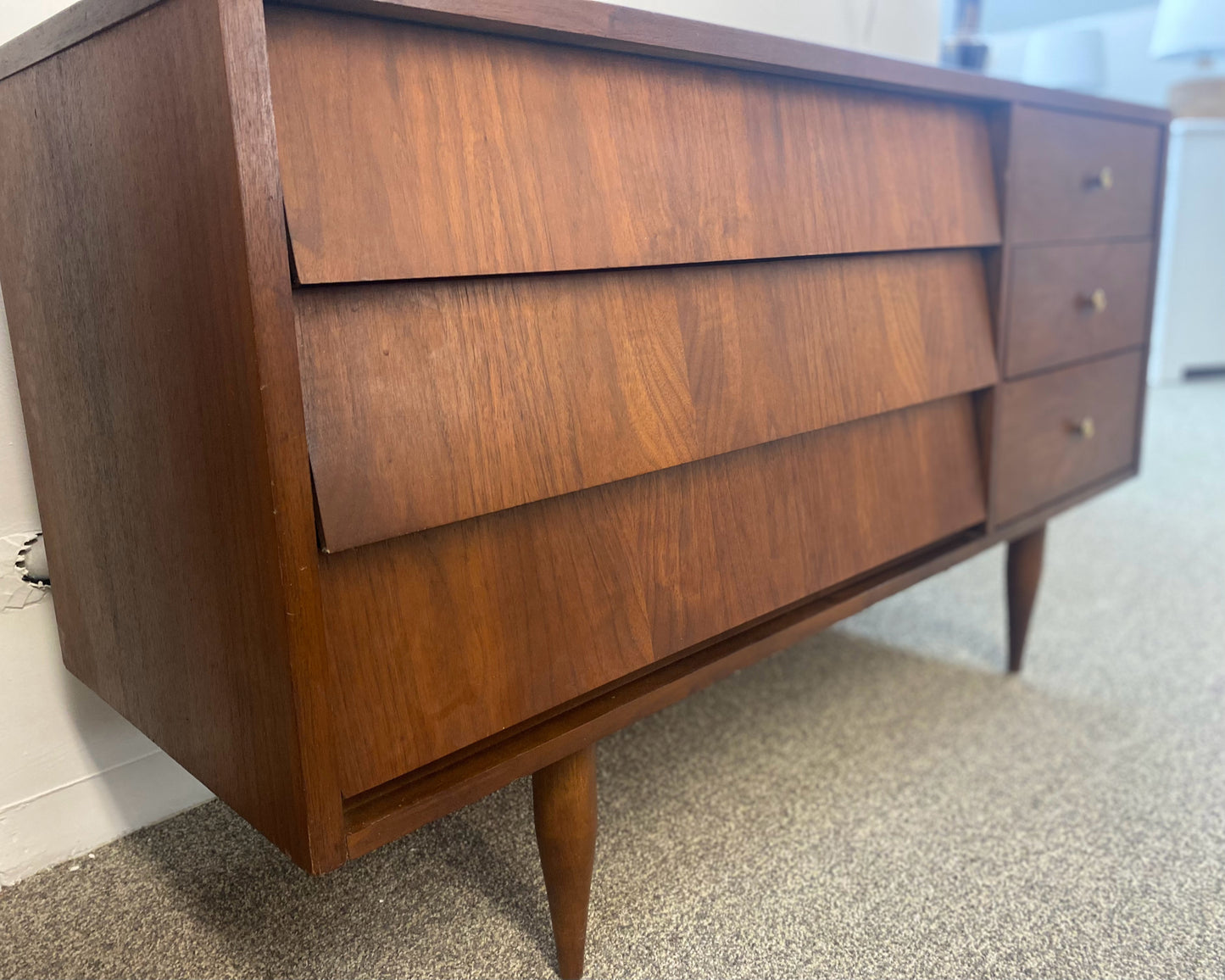 Harmony House Mid Century Modern Walnut 6 Drawer Dresser