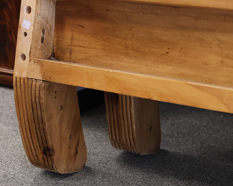 Queen Sleigh Bed in Scrubbed Pine