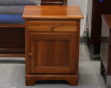 Shaker Single Drawer Nightstand with Cabinet in Cherry