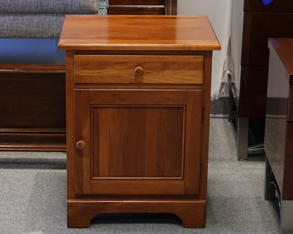 Shaker Single Drawer Nightstand with Cabinet in Cherry