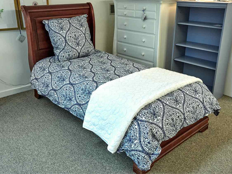 Vaughan Bassett Cherry Twin Sleigh Bed