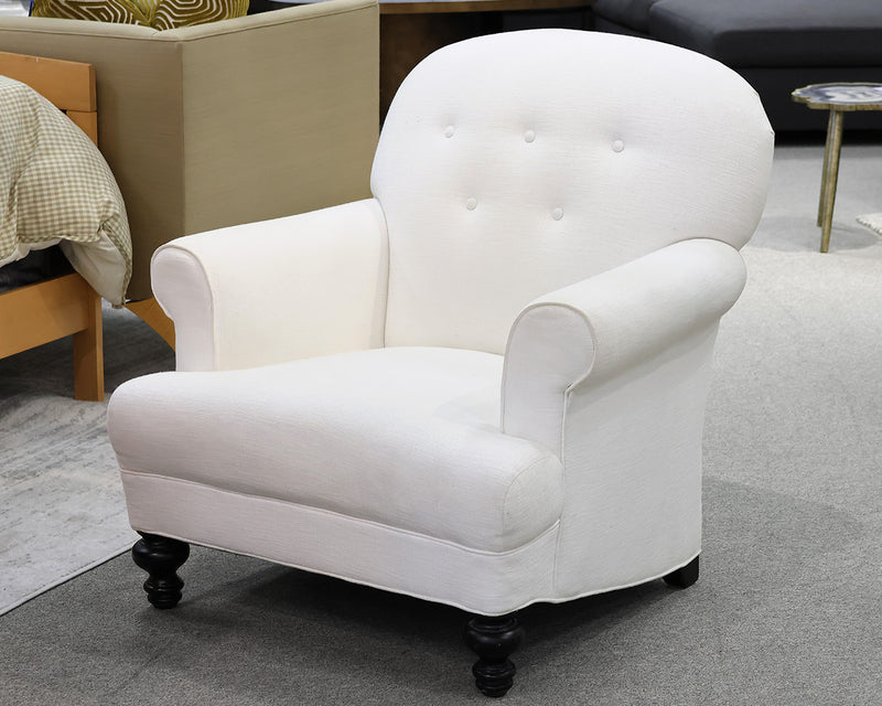 MG+BW  White Engish  Arm  Chair with Button Back