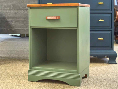 Maple One Drawer Nightstand in Green Finish