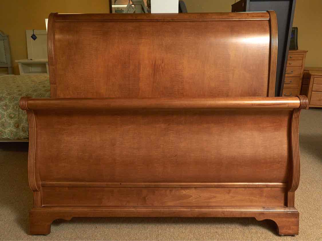 Vaughan Furniture  Cherry Queen Sleigh  Bed Includes Siderails & Metal Slats