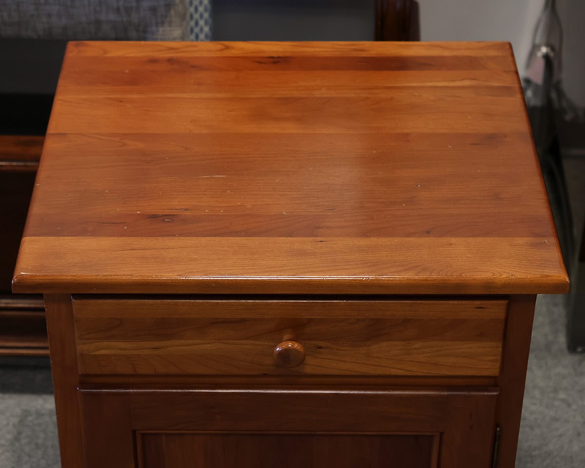 Shaker Single Drawer Nightstand with Cabinet in Cherry