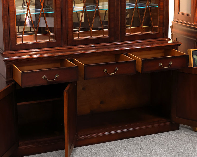 Henredon ' Natchez' Mahogany China Cabinet with Illuminated Inteior