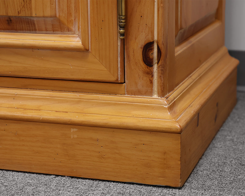 Cabinet and Hutch in Blond Pine w/6 Drawers/2 Doors/2 Glass Doors.