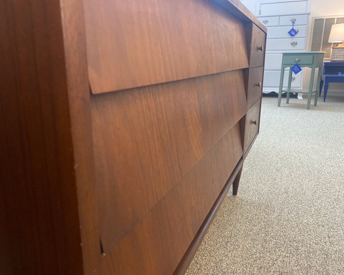 Harmony House Mid Century Modern Walnut 6 Drawer Dresser