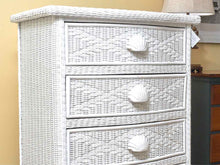 White Wicker 5 Drawer Shell Accent Knobs Chest