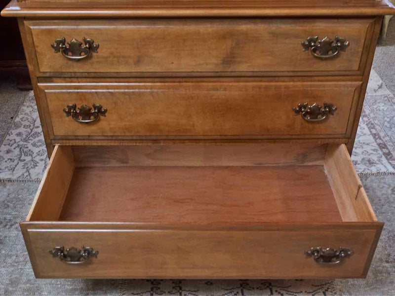 Kroehler 'Cape Cod Collection' Solid Rock Maple 5 over 3 Drawer Chest