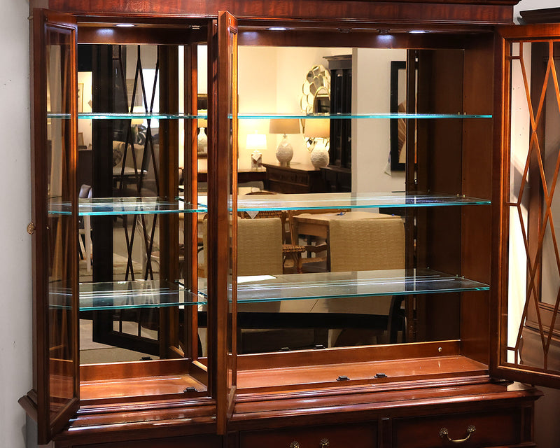 Henredon ' Natchez' Mahogany China Cabinet with Illuminated Inteior