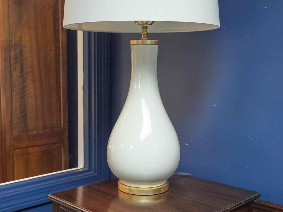 Porcelain Dove White Vase Shape Table Lamp