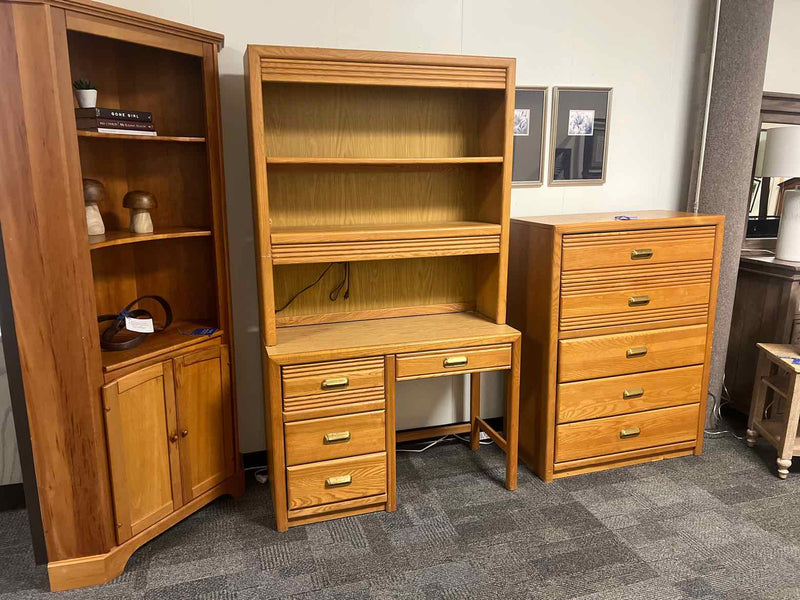 Stanley Oak Desk w/ Hutch