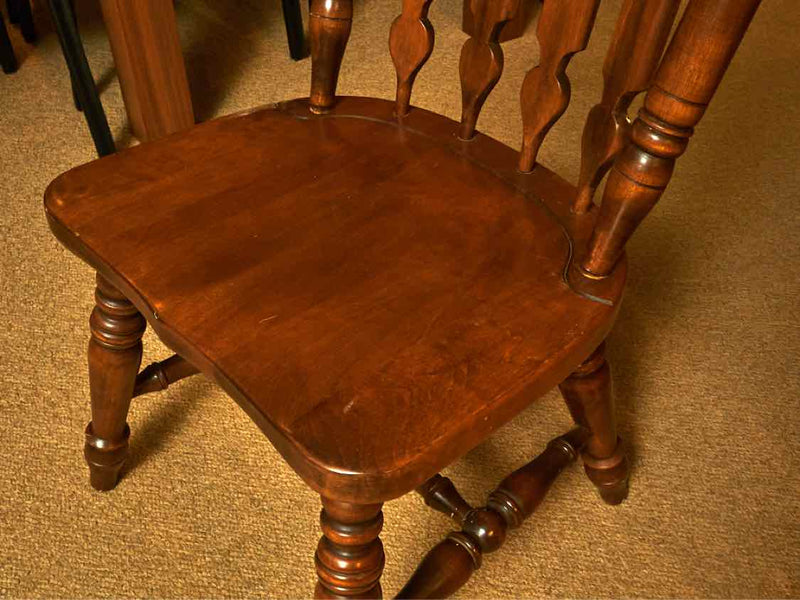 Dining Table with 2 Leaves and Set of 6 Chairs in Maple