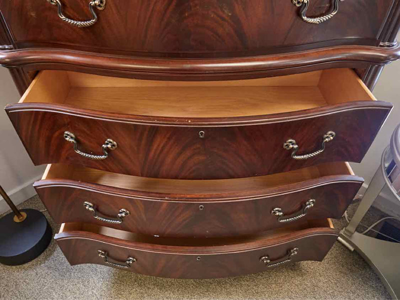 Thomasville Mahogany 8 Drawer Chest with Bronze Ornate Pulls