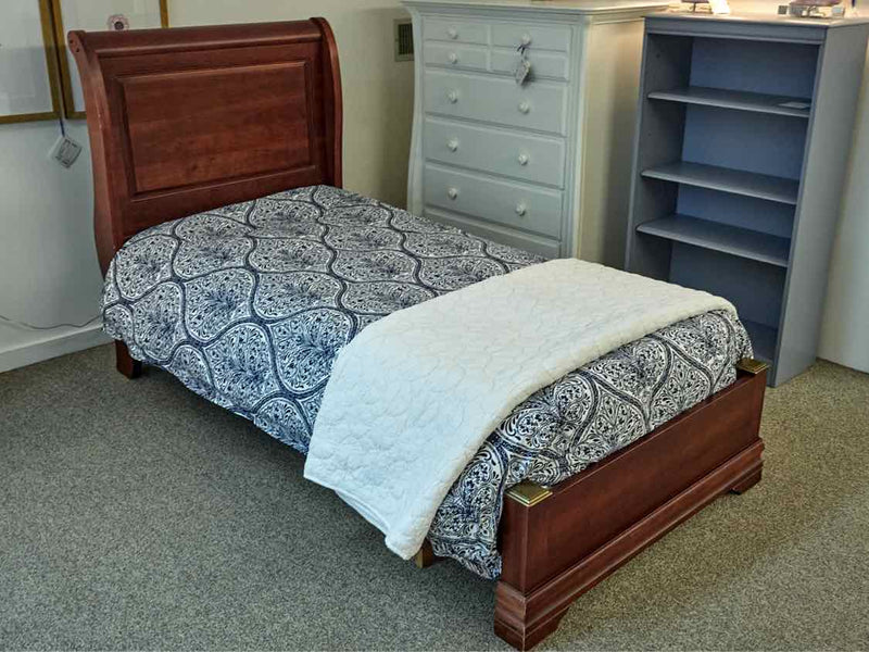 Vaughan Bassett Cherry Twin Sleigh Bed