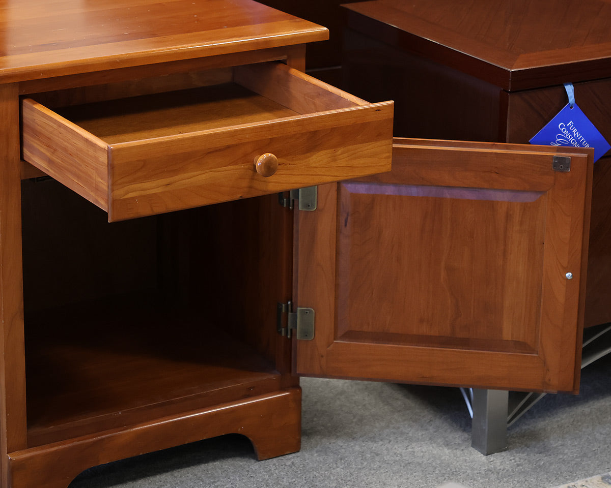 Shaker Single Drawer Nightstand with Cabinet in Cherry