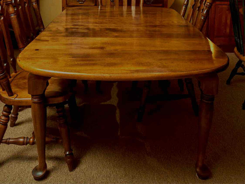 Dining Table with 2 Leaves and Set of 6 Chairs in Maple