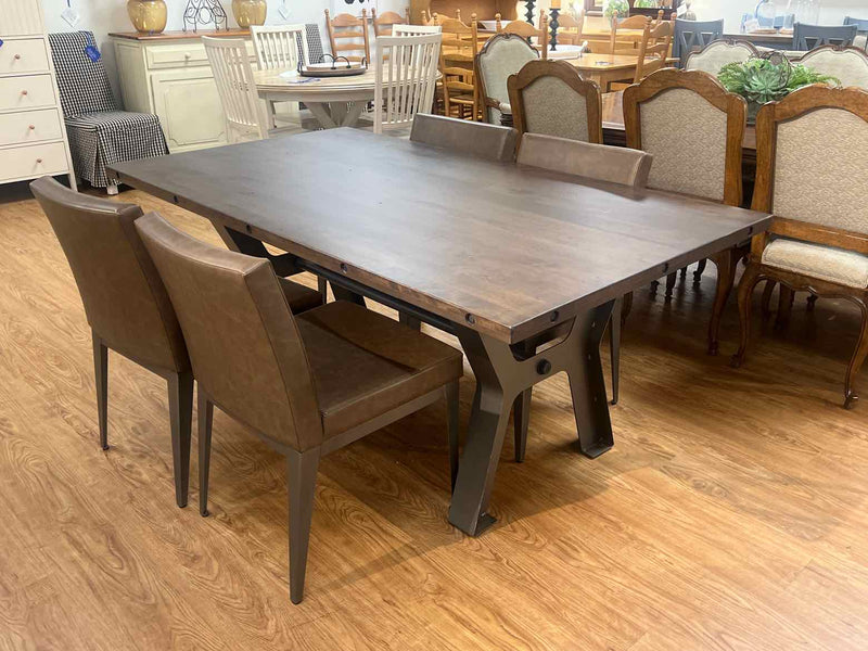 Amisco Medium Finish Dining Table w/ Set of 4 Leather Chairs