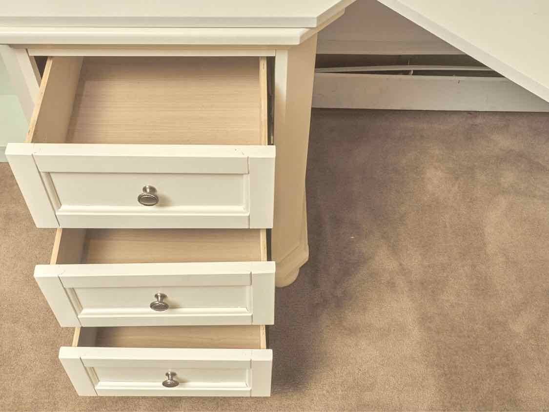 Off White 4 Drawer 1 File Drawer Chrome Knobs Corner Desk