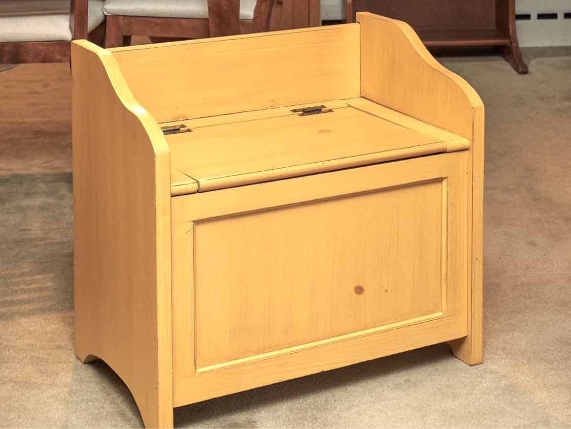 'Jonquil  Yellow' Finish Small Storage Toy Chest