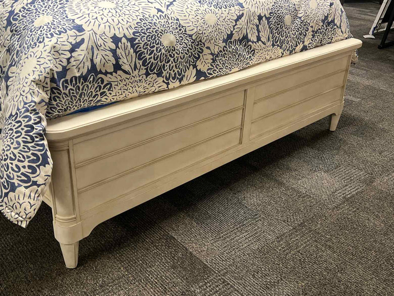 Stanley 'Cypress Grove' Ivory Queen Bed