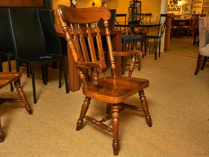 Dining Table with 2 Leaves and Set of 6 Chairs in Maple