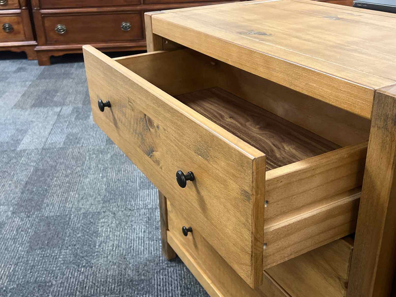 Oak 3 Drawer Nightstand