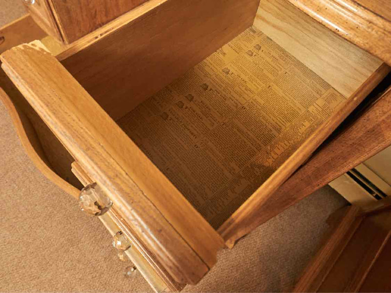 Pulaski Oak Vanity with 5 Drawers & Mirror