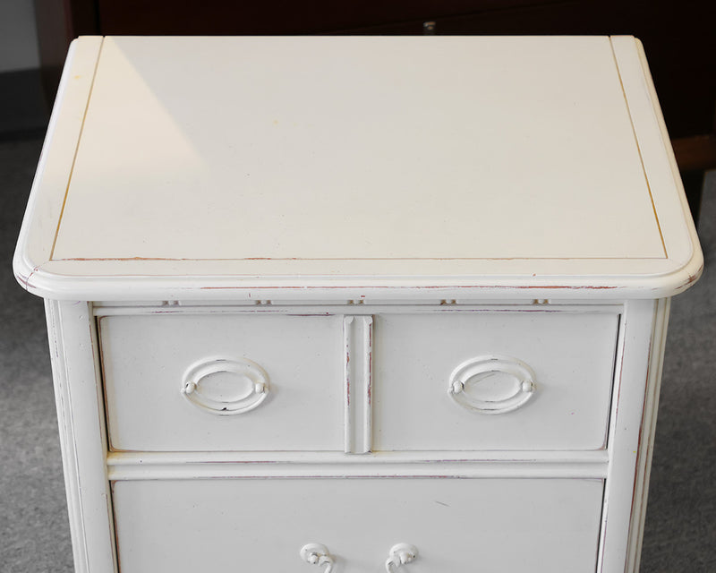 Ragazzi 2-Drawer Nightstand in Antique White