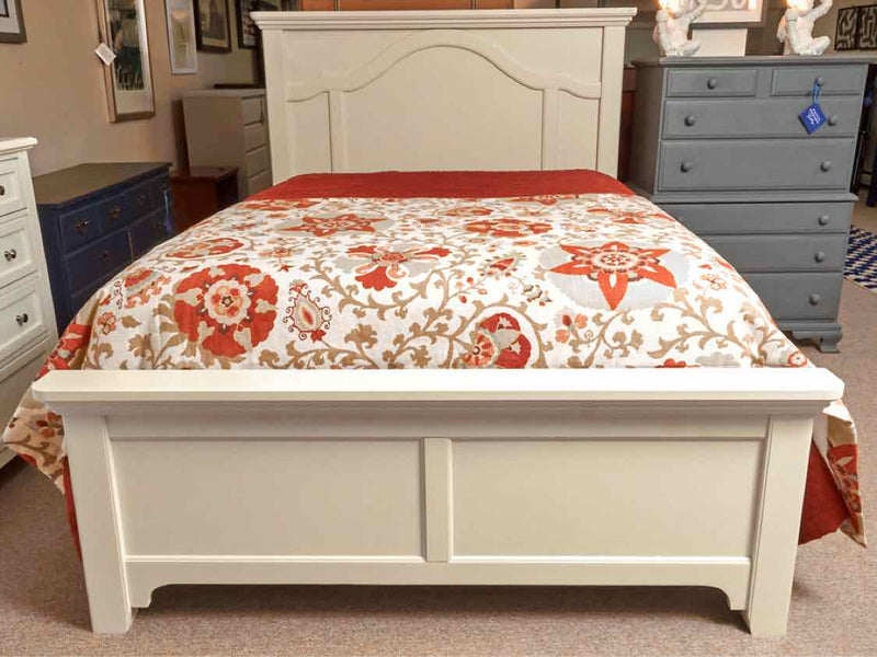 Vaughan Bassett Bungalow Mantal Queen Bed In Lattice Soft White Finish